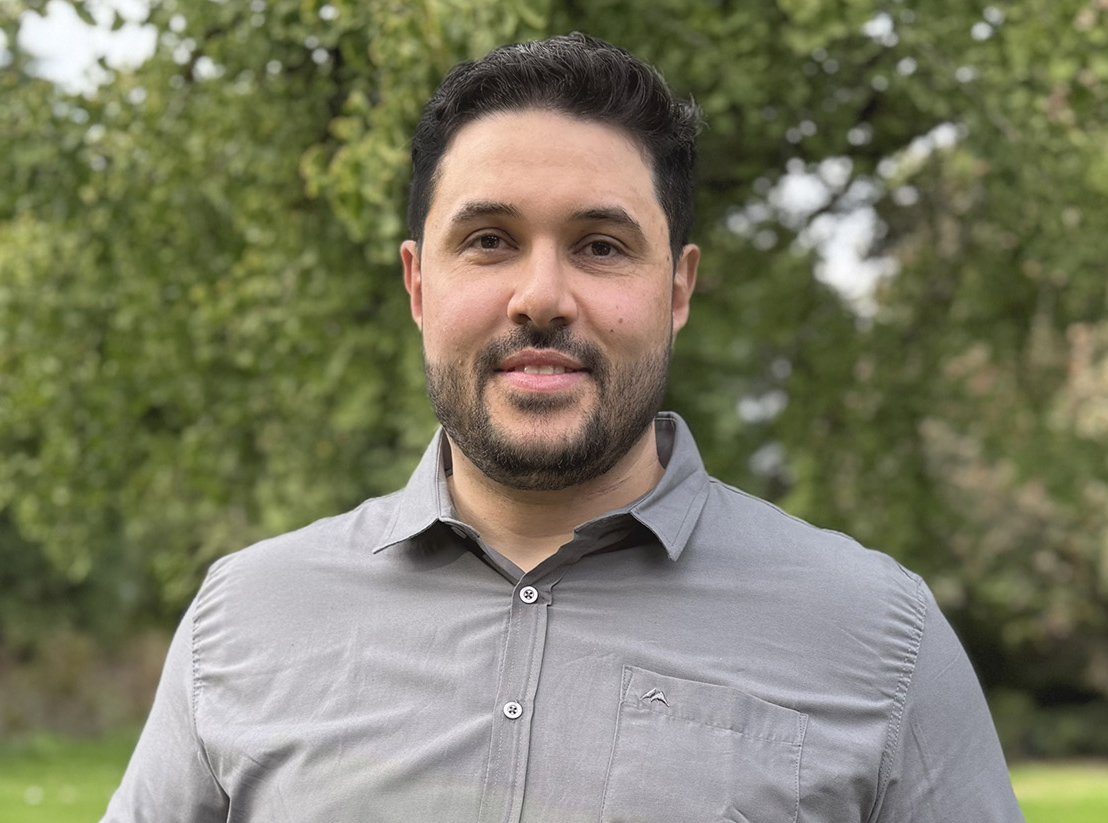 Portrait of Gustavo Fonseca, Creative Leader specializing in Cinema and AI Strategy.